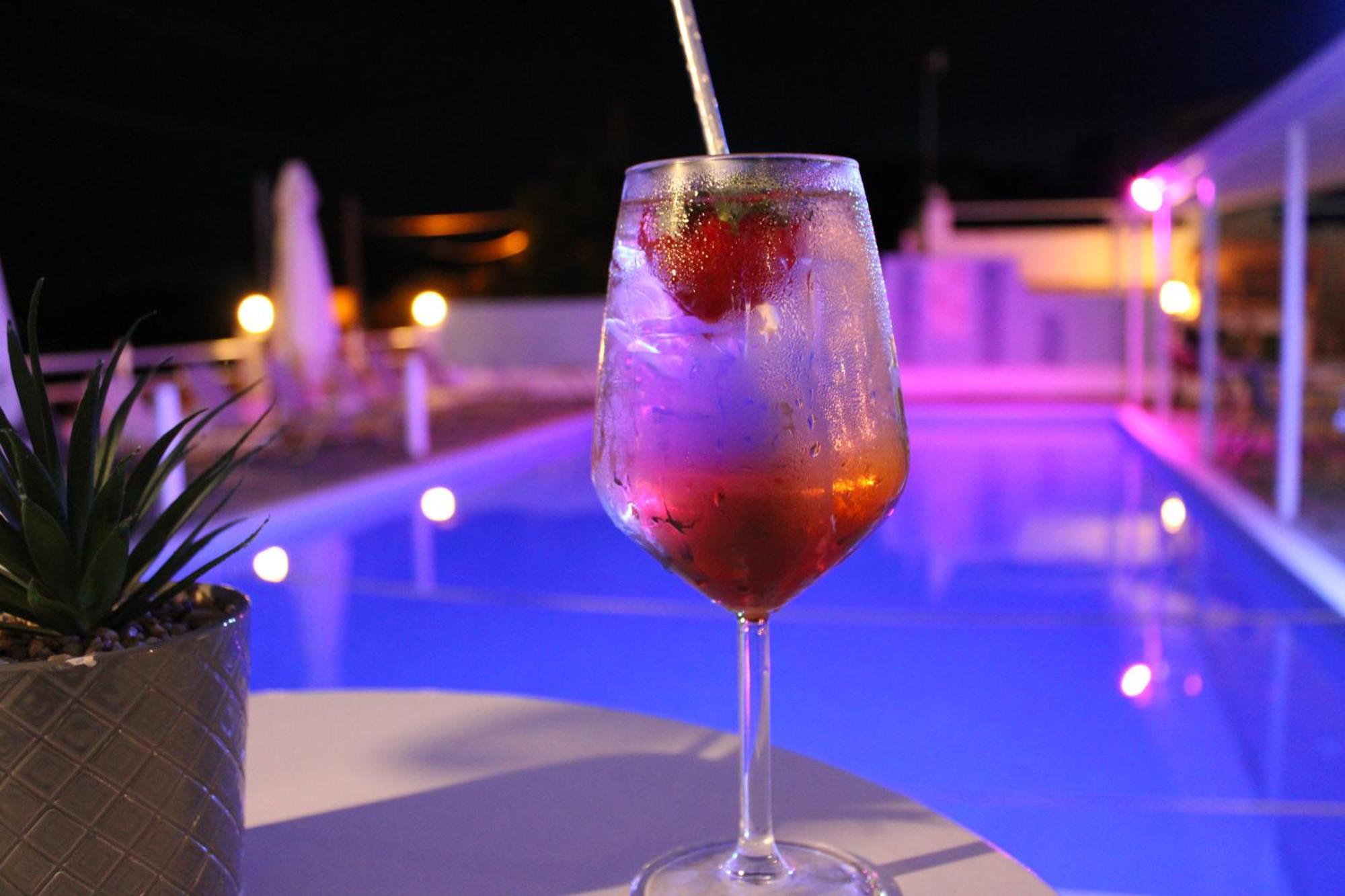 Tropicana Inn Нидри Екстериор снимка